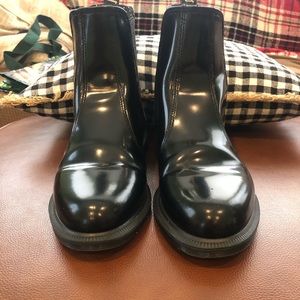 Dr Martens Flora boots